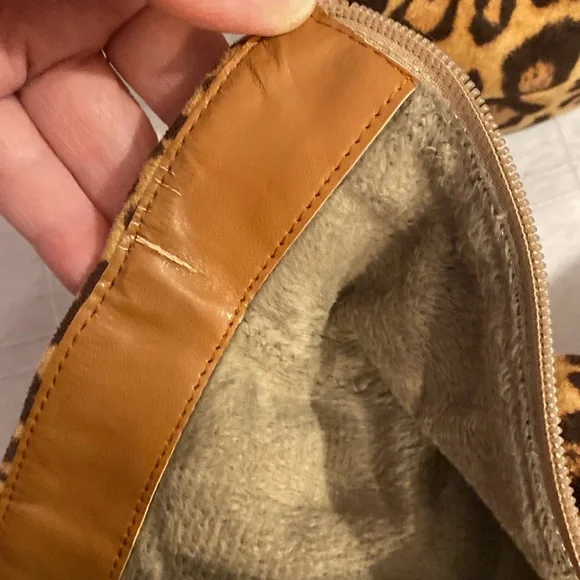 Leopard Platform Ankle Boots. Faux fur lining. Inside side zipper. Size 8 - Picture 7 of 8
